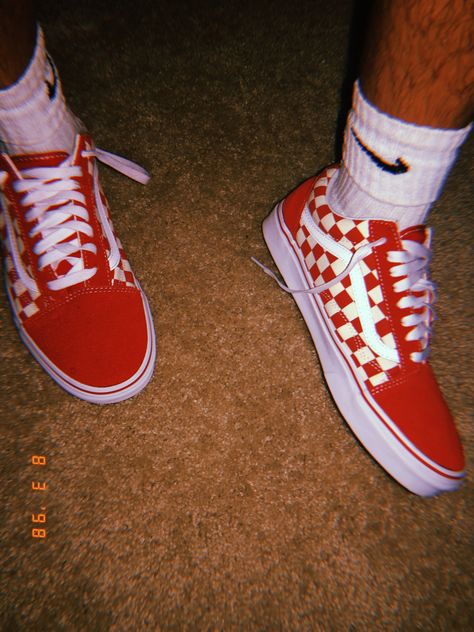 Old Skool checkered (red) vans, follow me for more Red Vans Shoes, Vans Shoes Outfit, Red Checkered Vans, Satin Skater Dress, Vans Aesthetic, Vans Disney, How To Wear Vans, Cute Vans, Outfit Shorts