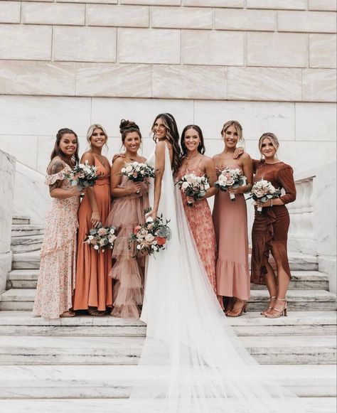 Bridesmaids Dress Inspiration, Bridesmaid Dress Colors, Instagram C, Bridesmaids And Groomsmen, Wedding Goals, Team Bride, Wedding Mood, Wedding Pics, Wedding Bridesmaid Dresses