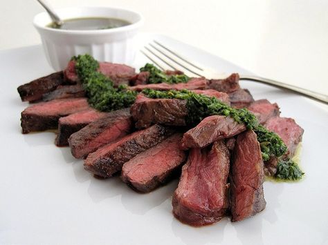 grilled skirt steak with chimichurri sauce Beer Steak Marinade, Grill Favorites, Best Steak Sauce, Skirt Steak With Chimichurri, Beef Fajita Marinade, Beer Marinade, Steak With Chimichurri, Meat Marinades, Steak Marinades