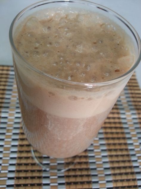 Prepare this very easy and delicious Home Made Banana Nutella Milk Shake.. Banana Milk Shake Recipes, How To Make Banana Milkshake, Banana Milk Shake, Banana Honey Milkshake, Vegan Banana Milkshake, Banana Shake, Banana Nutella, Banana Milk, Food Basket