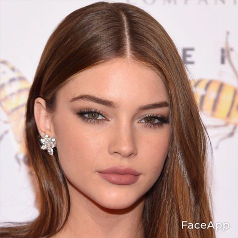 Cute Makeup Hacks, Stile Kendall Jenner, Kendall Jenner Face, Human Barbie, Face App, Prom Eye Makeup, Casual Makeup, Madelyn Cline, Wedding Hair Down