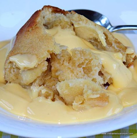 Eve's pudding is a traditional British dessert consisting of apples covered with delicious sponge. Best served warm with custard it's perfect for cold winter evenings. Eves Pudding, Custard Sauce, British Desserts, Roly Poly, Pudding Cake, English Food, British Food, Pudding Recipes, Create Something