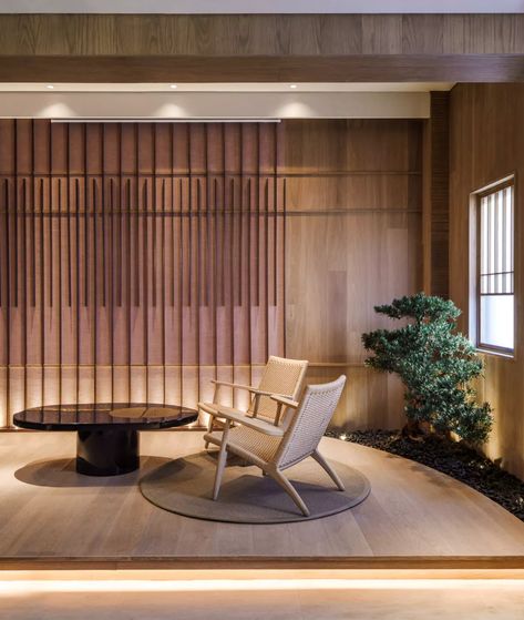 酒窝 at Base Aufu | Seth Powers Photography | Archinect Japanese Lounge, Japanese Restaurant Design, Japanese Hotel, Timeless Interior, Hotel Lounge, Japanese Interior Design, H Design, Lounge Design, Japanese Interior