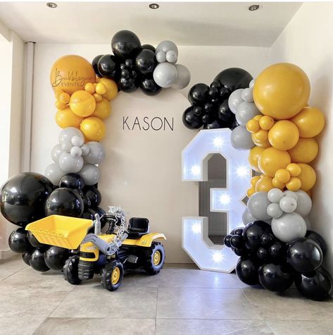 Construction Theme Photoshoot Ideas, Excavator Birthday Party Centerpieces, Construction Theme Balloon Decor, Construction Party Centerpiece, Construction Balloon Arch, Construction Birthday Cake, Construction Theme Birthday, Construction Theme Birthday Party, 2nd Birthday Party For Boys