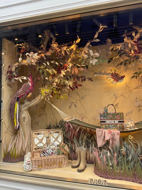 Show Window Display Ideas, Visual Merchandising Home Decor, Spring Shop Window Display, Shop Window Displays Ideas, Hermes Display, Visual Merchandising Displays Retail, Garden Window Display, Luxury Window Display, Showcase Store