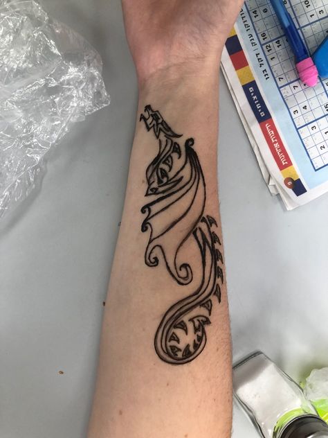 Forearm henna dragon tattoo for women and men Henna Forearm Design, Dragon Henna Designs, Dragon Tattoo Henna, Dragon Henna Tattoo, Henna Forearm, Dragon Henna, Forearm Henna, Cute Henna Designs, Cute Henna Tattoos