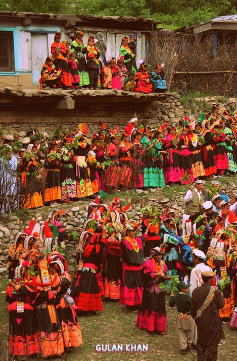 North Pakistan, Phileas Fogg, Beautiful Culture, Street Theatre, Pakistani Art, People Of Pakistan, Pakistan Culture, Beautiful Pakistan, Hindu Kush