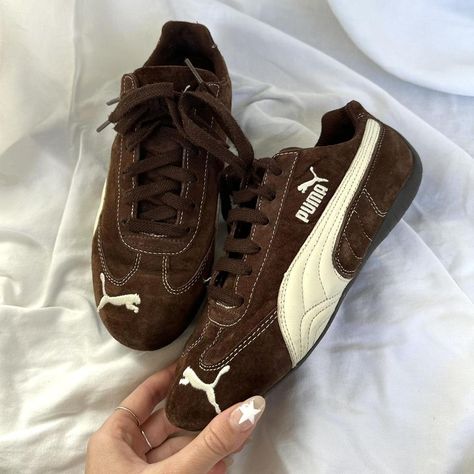 Amazing vintage brown puma sneakers! I am in love... - Depop Cute Vintage Sneakers, Vintage Style Sneakers, Vintage Brown Shoes, Brown Puma Shoes, Puma Vintage Shoes, Vintage Puma Sneakers, Brown Aesthetic Shoes, Trainers Aesthetic, Womens Brown Shoes