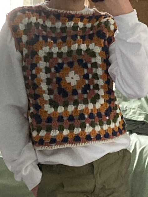 Granny Square Vest Men, Sweater Vest Granny Square, 3 Colour Granny Square, Crochet Sweater Vest Granny Square, Granny Square Sweater Layout, Crochet Granny Square Hoodie, Crochet Shorts Granny Square, Crochet Granny Square Sweater Vest, Granny Square Colors