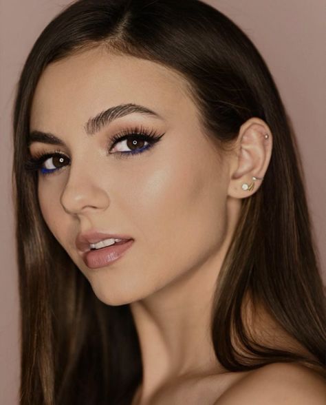 Best of Victoria Justice on Twitter: "Raw beauty… " Victoria Justice Makeup, Deep Winter Palette, Female Actresses, Raw Beauty, Keep It Classy, School Looks, Victoria Justice, American Actress, Ear Cuff