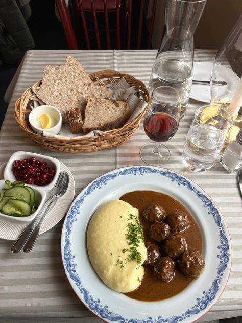 #sweden #swedishmeatball #aesthetic #scandinavian #scandi #visitsweden #foodie #foodphotography #foodstagram Sweden Christmas Food, Scandi Recipes, Sweden Table Food, Scandi Food, Scandi Lifestyle, Life In Sweden Aesthetic, Sweden Food, Swedish Aesthetic, Sweden Scenery