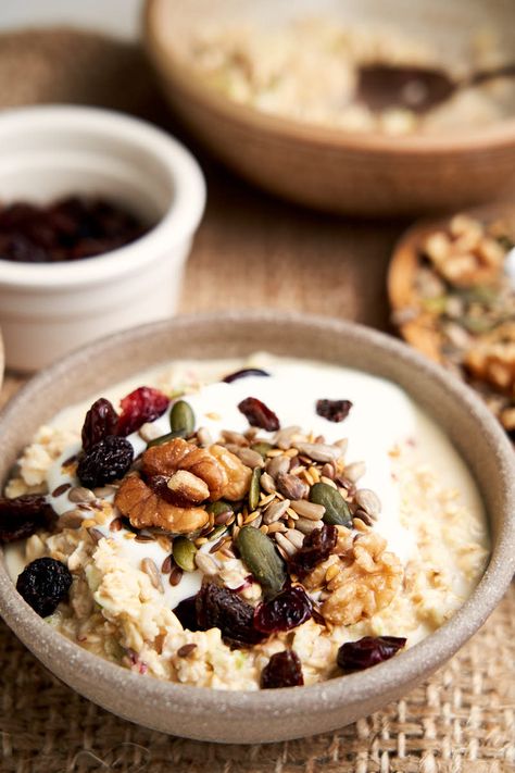 I make this Overnight Bircher Muesli recipe all the time and love it! It's healthy and easy. Top it with grated apples, yogurt, and a nut and seed mixture. Learn how to make it on www.theworktop.com. || #birchermuesli #breakfast #theworktop Swiss Oatmeal, Muesli Recipe, Healthy Pantry, Bircher Muesli, Pumpkin Breakfast, Overnight Oats Healthy, Oatmeal Recipe, Oats Recipes, Fresh Apples