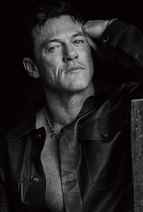 Luke Evans photographed by Troy Wang for Harper's BAZAAR Taiwan Luke Evans, Harpers Bazaar, Harper's Bazaar, White Photo, Taiwan, Black And White, Photographer, Quick Saves, White