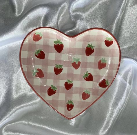 Color Me Mine Strawberry, Kiwi Pottery Painting, Heart Shaped Pottery Painting Ideas, Valentine Pottery Painting Ideas, Ceramic Heart Bowl, Gingham Pottery Painting, Heart Pottery Painting Ideas, Pottery Painting Heart Plate, Heart Pottery Ideas