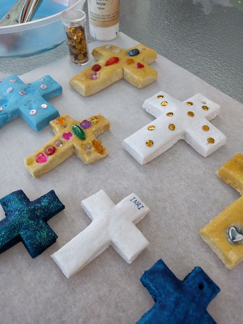 Salt Dough Cross Sign Of The Cross Craft For Kids, Cross Craft Preschool, Crucifixion Of Jesus Craft, Jesus Died On The Cross Craft, Church Crafts For Kids, Cross Crafts For Kids, Exaltation Of The Holy Cross, Good Friday Crafts, Palm Sunday Decorations