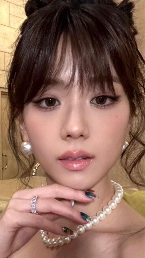 Hairstyle Engagement, Pretty Woman Costume, Medium Long Haircuts, Woman Costume, Music Instagram, 17 Kpop, Creative Makeup Looks, All Eyes On Me, Hairstyle Look