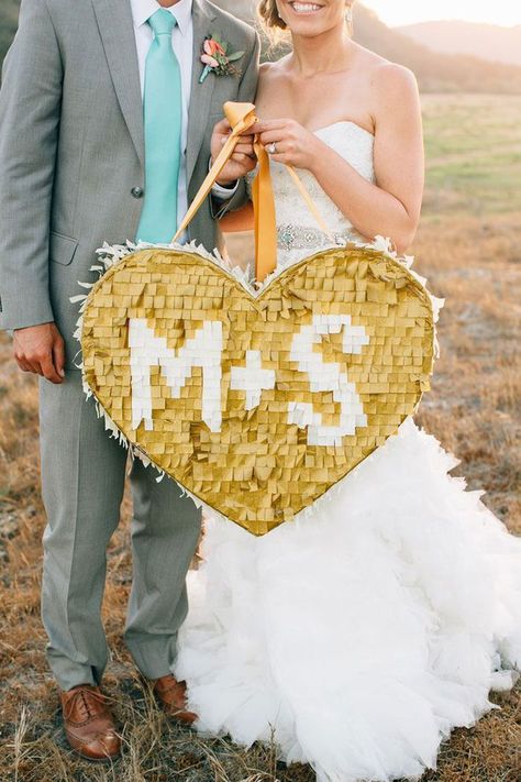 Outdoor Engagement Party Decorations, Backyard Engagement Party Decorations, Ceremony Backdrop Indoor, Fun Engagement Party, Outdoor Engagement Party, Engagement Party Decorations Diy, Wedding Pinata, Backyard Engagement Parties, Engagement Party Diy