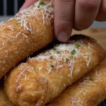 Alex Mejia on Instagram: "Chicken Alfredo Egg Rolls Ingredients - 2 pounds chicken thighs - 4 minced garlics - 16oz heavy cream - Salt & pepper to taste - As much Parmesan as you like - Handful of mozzarella - Egg roll wrappers" Chicken Alfredo Egg Rolls, Burrito Recipes, Egg Roll Ingredients, Chicken Fettuccine, Egg Roll Wrappers, Burritos Recipe, Egg Roll, Chicken Alfredo, Egg Rolls