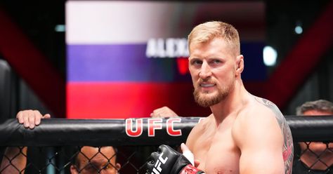 Alexander Volkov meets Alexandr Romanov in heavyweight clash at UFC Vegas 71 Check more at https://usasportsworld.com/alexander-volkov-meets-alexandr-romanov-in-heavyweight-clash-at-ufc-vegas-71/ Wrestling Practice, Wrestling Training, Alexander Volkov, Operating Table, Ufc Fighter, In The Hospital, Jairzinho, The Hospital, Bad News