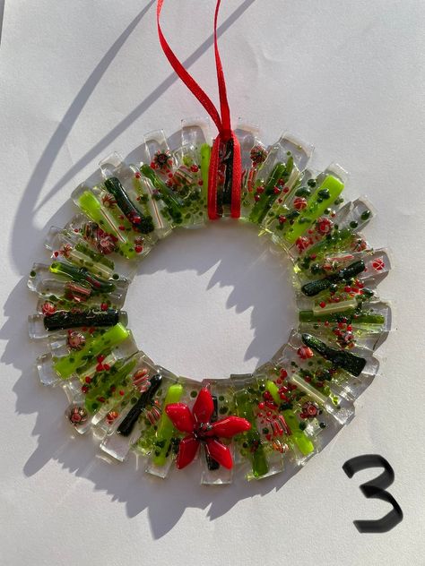 Fused Glass Christmas Wreath Decoration Ornament Window / Door - Etsy Canada One Decoration, Fused Glass Christmas, Glass Fusion Ideas, Fused Glass Ornaments, Christmas Decorations Wreaths, Glass Art Projects, Bullseye Glass, Wreath Decoration, Window Door