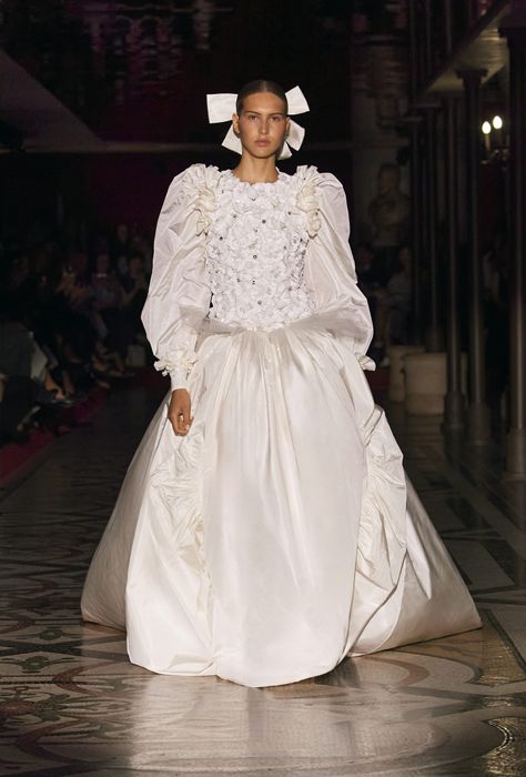 1980s Wedding, A Night At The Opera, Chanel Runway, Illusion Tulle, Chanel Couture, Chanel Haute Couture, Fall Winter 2024, Photographer Branding, Chanel Fashion