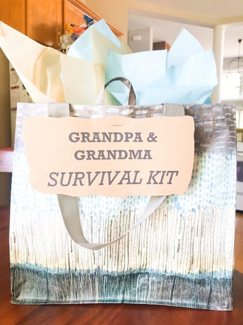 Grandma Starter Kit, Grandma Survival Kit, Gifts Grandparents, First Time Grandparents, Fun Pregnancy Announcement, New Grandparent Gifts, Baby Announcement Pictures, New Grandparents