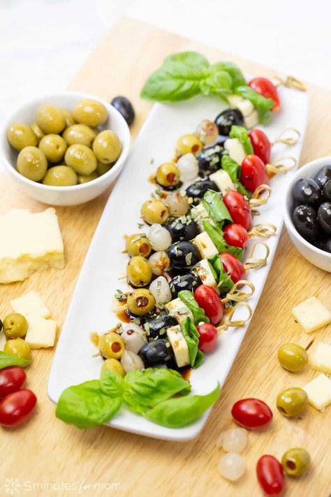 Easy Appetizer Skewers with Olives from Spain Recipe Wine Tour Snacks Appetizers, Olives Appetizer Ideas, Spain Appetizer, Skewer Apps, Toothpick Appetizers Easy, Spain Recipes, Easy Tapas, Appetizer Skewers, Fancy Lunch