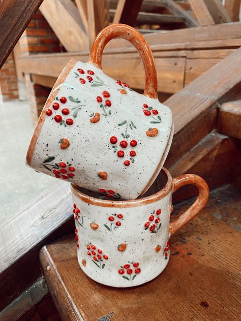 Fall Pottery Painting, Fall Pottery, Pottery Idea, Diy Pottery Painting, Cerámica Ideas, Pretty Mugs, Diy Pottery, Ceramics Pottery Art, Diy Clay Crafts