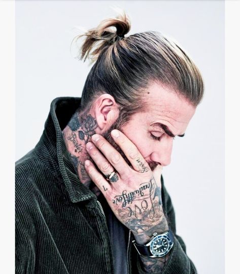 David Beckham Long Hair, David Beckham Tattoos, David Beckham Haircut, Beckham Hairstyle, Beckham Haircut, Man Bun Styles, David Beckham Hairstyle, Mens Modern Hairstyles, Beckham Hair