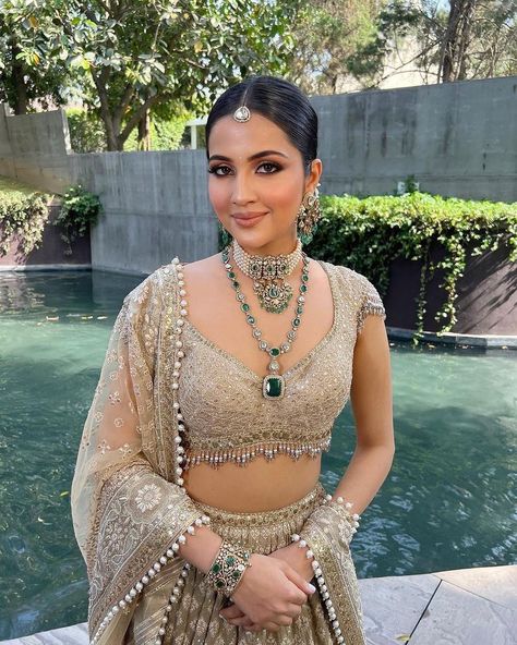 The Bridal Affair India® on Instagram: “We believe ivory lehengas have a certain panache to it when bejeweled to perfection! 🤍 Via @meerasakhrani Outfit @taruntahiliani…” Meera Sakhrani, Indian Reception Outfit, Indian Bride Makeup, Reception Outfit, Indian Outfits Lehenga, Indian Bride Outfits, Lehnga Dress, Beautiful Angels, Bridal Outfit