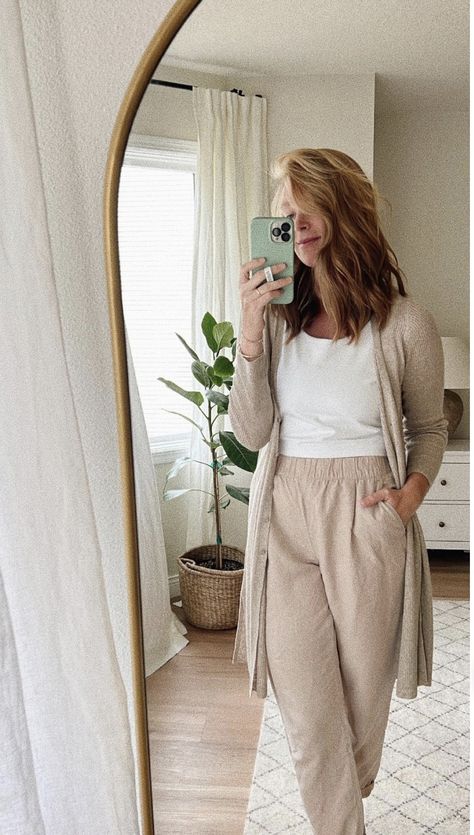 Flowy Pants Outfit, Therapist Outfit, Nursing Friendly Outfits, At Home Outfits, Styles Braids, Hairstyles Trendy, Hair Styles For Women, Latest Short Hairstyles, Trendy Short Haircuts