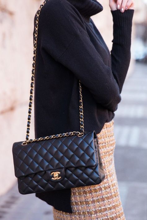 pinterest: camilleelyse ♡ Black Channel, Tas Louis Vuitton, Chanel Bag Classic, Chanel Classic Flap Bag, Best Designer Bags, Classic Flap Bag, Style Essentials, Dream Bags, Classic Bags