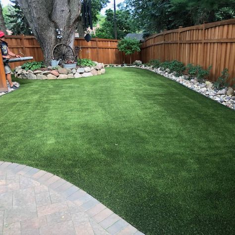 My shaped backyard looks so green! Synthetic Turf Backyard, Synthetic Grass Backyard, Artificial Turf Backyard, Lawn Striping, Turf Backyard, Grass Photo, Turf Installation, Patio Remodel, California Outdoor