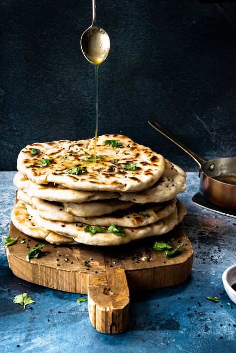 Naan Food Photography, Butter Naan Photography, Naan Bread Photography, Nonveg Food Photography, South Indian Food Photography Aesthetic, Hd Food Photography, Indian Restaurant Food Photography, Middle Eastern Food Photography, North Indian Food Photography