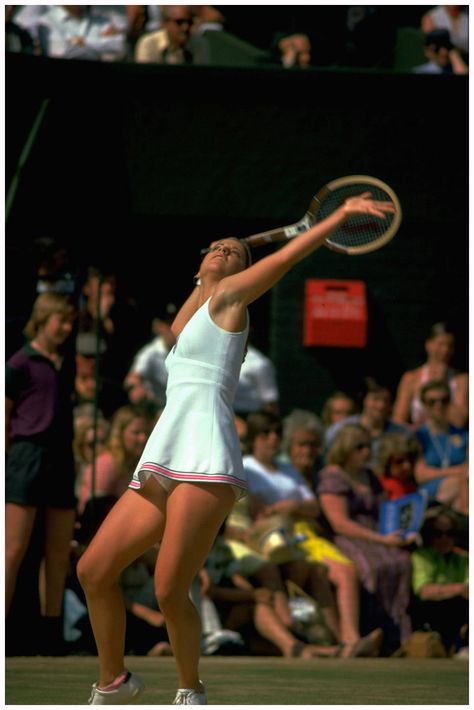 Chris Evert June 1975 Wimbledon Getty Archive Tennis Pictures, Wta Tennis, Martina Navratilova, Tennis Aesthetic, Chris Evert, Tennis Legends, Usa Baseball, Ladies Tennis, Tennis World