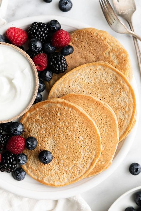 Make your mornings shine with this Protein Pancakes Recipe that’s made high in protein with a mix of whole eggs and egg whites, and protein powder. This recipe can be made dairy-free by using a non-dairy milk such as almond milk and can be made gluten-free by using a gluten-free baking flour. Most protein pancake recipes call for banana, but if you're looking for one without banana, this is it! Best Protein Pancakes, Ella Vegan, Protein Pancakes Recipe, Real Food Dietitians, Pancake Recipes, Egg Dishes, High Protein Breakfast, Gluten Free Grains, Kid Food