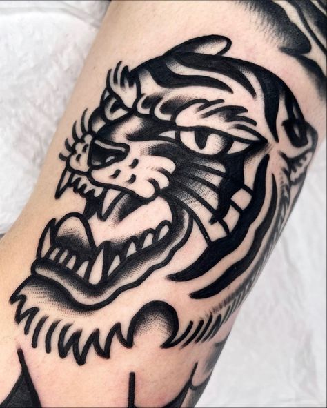 Traditional Tattoo Arm, Panther Tattoos, Traditional Panther Tattoo, Black Panther Tattoo, Black And White Tattoo, Traditional Black Tattoo, Jaguar Tattoo, Artsy Tattoos, Traditional Tattoo Old School