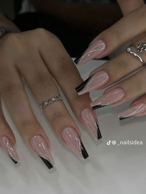 Black nails ideas by aya Classy Almond Nails, Black Coffin Nails, Graduation Nails, Romantic Nails, Fancy Nails Designs, Ombre Acrylic Nails, Long Acrylic Nails Coffin, Acrylic Nails Coffin Pink, Long Square Acrylic Nails