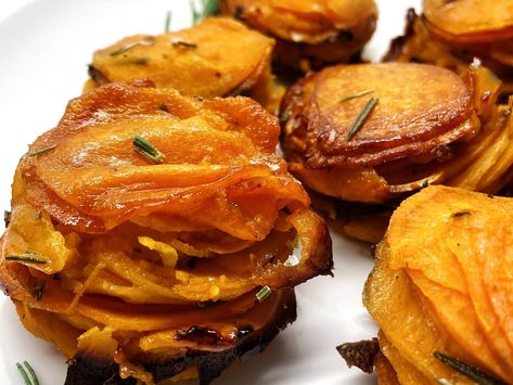 Potato Stacks Muffin Tins, Hassleback Sweet Potatoes, Sweet Potato Appetizers, Sweet Potato Stacks, Sweet Potato Cupcakes, Sweet Potato Gratin, Potato Stacks, Potatoes In Oven, Sweet Potato Slices