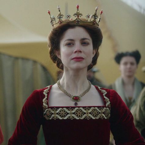 The Spanish Princess Catherine, Spanish Princess Catherine, Beatiful Aesthetic, Charlotte Hope, The Spanish Princess, Spanish Queen, Dynasty Outfits, Spanish Princess, The White Princess