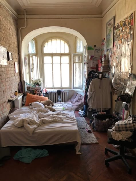 Dirty Room, Future Apartment Decor, Aesthetic Rooms, Dreamy Room, Dream Room Inspiration, Future Apartment, Dream Apartment, Studio Decor, Cozy Room