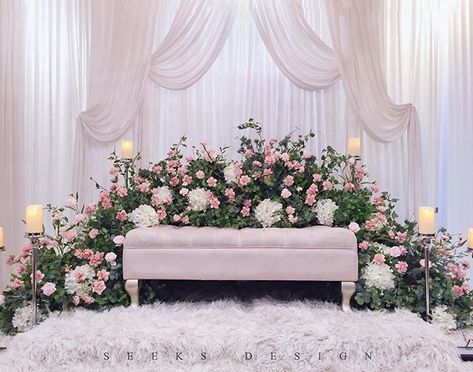 Pelamin Minimalist Rumah, Dekor Pelaminan Simple, Pelamin Tunang Simple, Pelamin Rumah, Wedding Draping Backdrop, Pelamin Cantik, Contemporary Wedding Decor, Pelamin Nikah, Wedding Theme Design