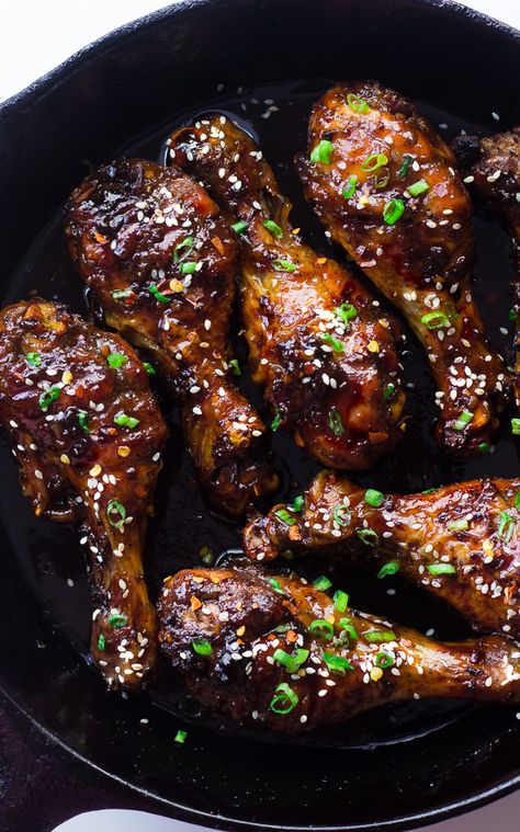 Teriyaki Crispy Chicken Legs Asian Chicken Dinner, Teriyaki Drumsticks, Oven Baked Chicken Legs, Teriyaki Chicken Crock Pot, Easy Teriyaki Chicken, Crispy Baked Chicken, Chicken Drumstick Recipes, Drumstick Recipes, Oven Roasted Chicken