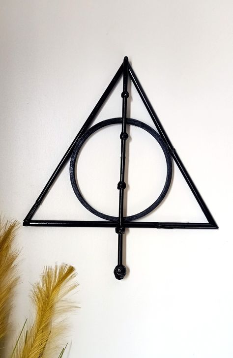 Diy Deathly Hallows, Harry Potter Office Decor, Harry Potter Inspired Room, Harry Potter Inspired Decor, Harry Potter Office, Witch Bedroom, Inspired Room Decor, Harry Potter Witch, Witch Bedrooms