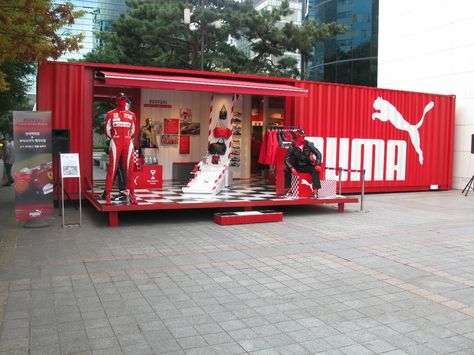 Puma container pop-up store in Seol, South Korea Shipping Container Store, Container Restaurant, Container Cafe, Temporary Store, Container Office, Container Ideas, Supermarket Design, Container Buildings, Container Architecture