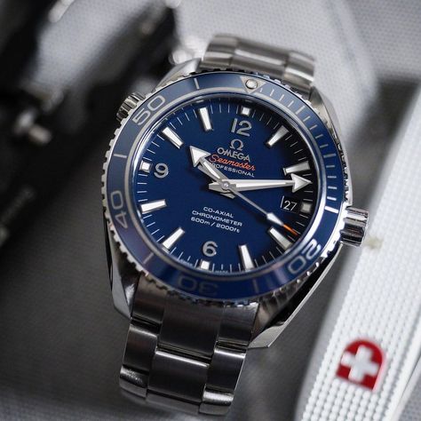 Embracing the depths with my Omega Seamaster Planet Ocean 600m. A timeless companion for underwater adventures. #omegawatch #omegaseamaster600 #omegaplanetocean #seamasterplaneocean #planetocean600m #divewatches #bluedialwatch #timezone365 Omega Planet Ocean, Omega Seamaster Planet Ocean, Planet Ocean, Dive Watches, Omega Seamaster, Omega Watch, The Incredibles, Blue