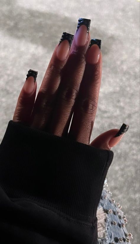 Crocidle French Tips Black, Black Croc French Tip Nails, Crocodile Nails Black, French Tip Acrylic Nails Black, Black Crocodile Nails, Black Croc Nails, Gigi Nails, Crocodile Nails, Acrylic Nails Black