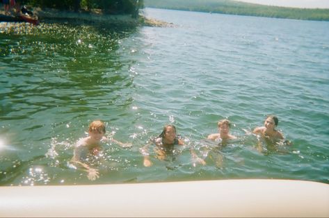 Summer Disposable Photos, Film Camera Photo Ideas, Disposable Camera Summer, Beach Digital Camera, Disposable Camera Photos, Swimming With Friends, Disposable Camera Photography, Summer Camera, Sunny Aesthetic