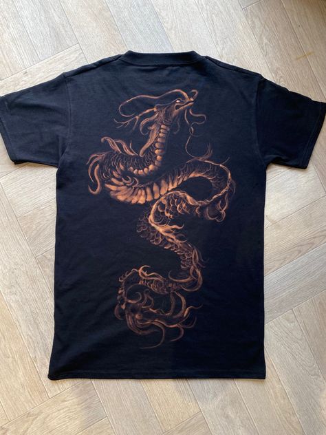 Bleach On Black Clothes Art, Tshirts Painting Ideas, Bleach Shirts Design, Dragon Bleach Shirt, Bleach Art On Shirt, Diy Bleach Tshirt Ideas, Bleach Jumper Design, Bleach Paint Tshirt, Bleach Paint Designs