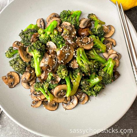 broccoli and mushroom stir fry 3 Broccoli And Mushroom Stir Fry, Cauliflower Vegetable, Mushroom Broccoli, Mushroom Stir Fry, Stir Fry Recipe, Garlic Mushrooms, Savory Sauce, Vegetable Stir Fry, Stir Fry Recipes